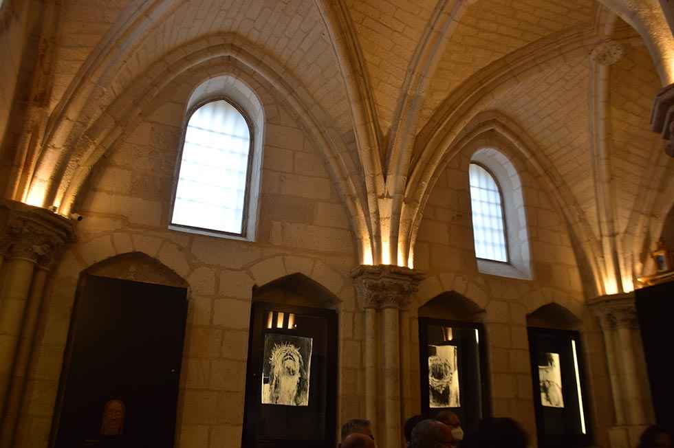 Exposición "Redención" en la catedral de El Burgo - fotos