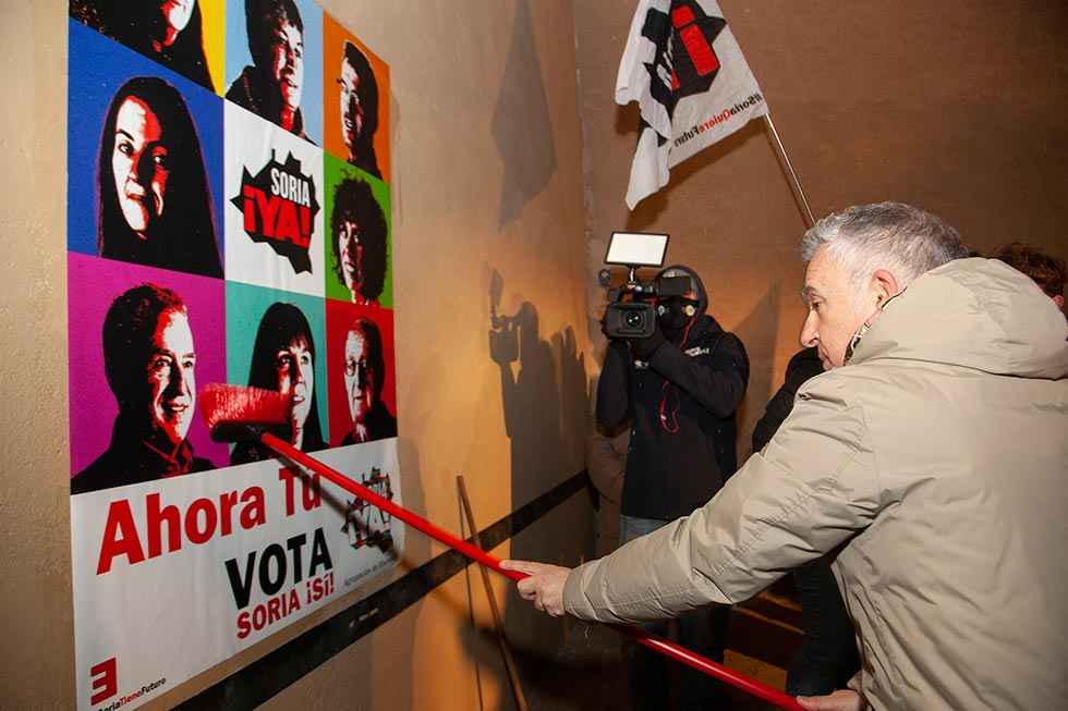 Soria ¡Ya!: pegada de carteles en Arenillas - fotos