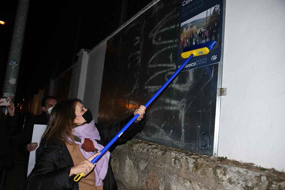 Pegada de carteles en Soria - fotos