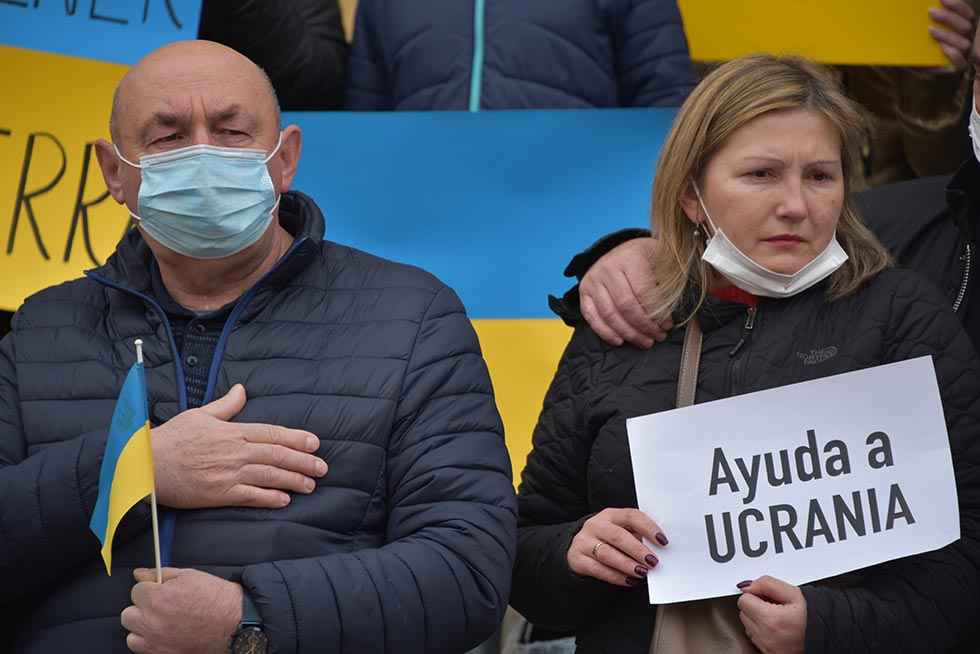Cuatrocientas personas piden detener la guerra en Ucrania Cuatrocientas personas piden detener la guerra en Ucrania