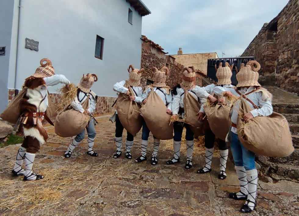 Los zarrones amenizan carnaval de Borobia