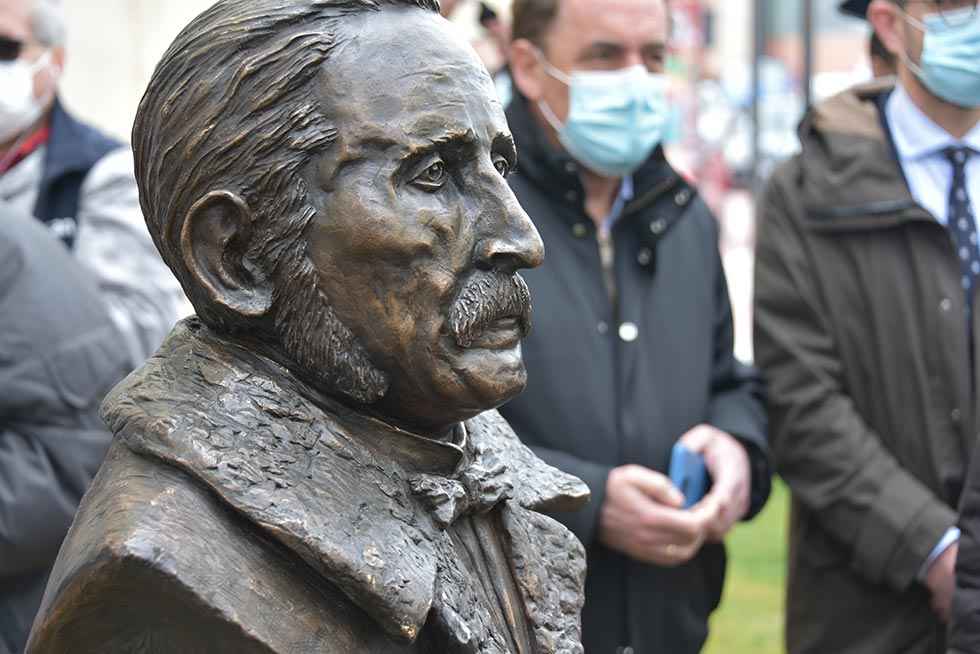 Busto para Julián Sanz del Río - fotos