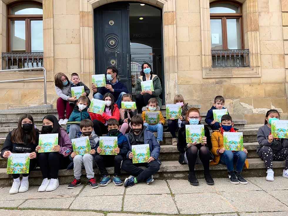 "Ojitos verdes", un libro premiado de cuentos "Ojitos verdes", un libro premiado de cuentos