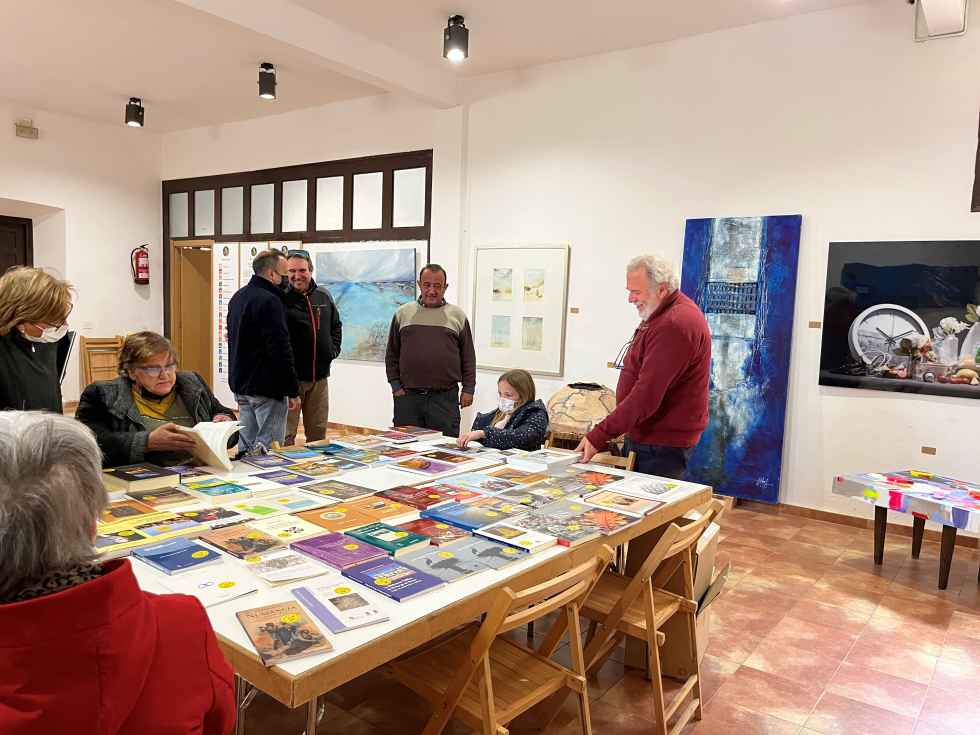 Monteagudo reparte libros