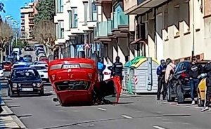 Dos heridos leves, en vuelco de coche en Soria