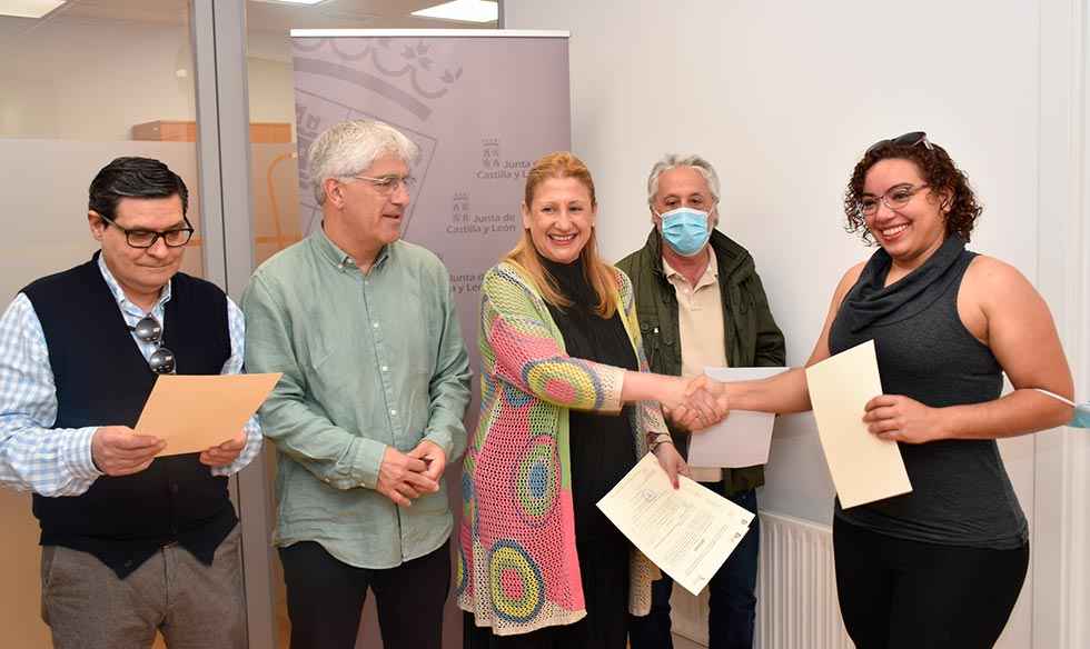La Junta forma a seis alumnos en atención sociosanitaria La Junta forma a seis alumnos en atención sociosanitaria