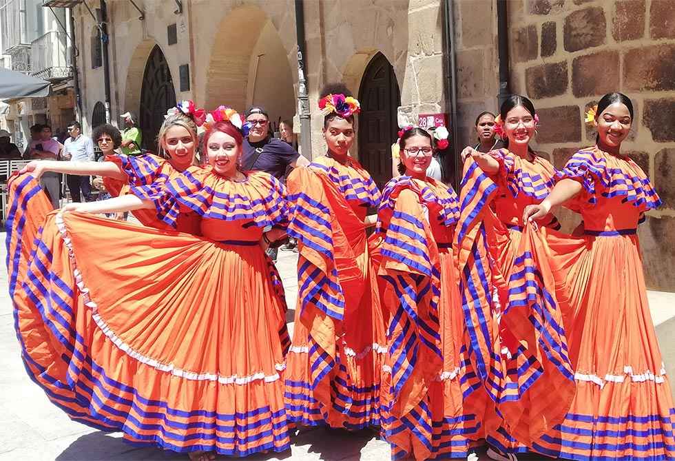 La comunidad latina celebra el día de la madre La comunidad latina celebra el día de la madre