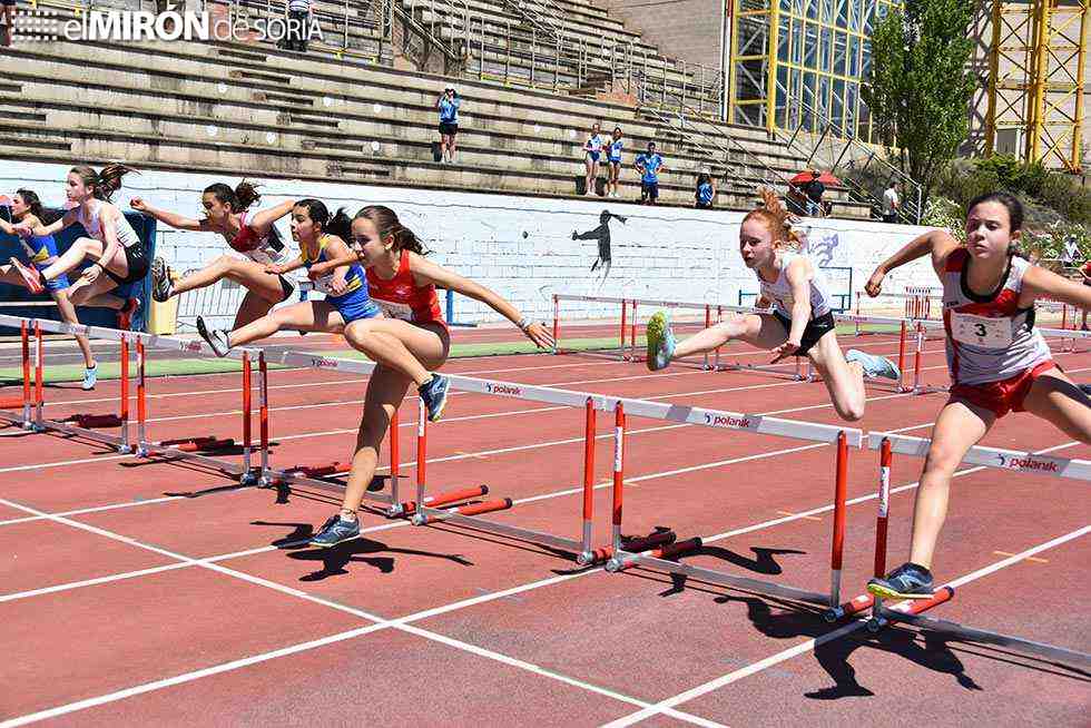 El CAEP renueva convenios con federaciones de voleibol, atletismo y triatlón
