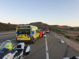 Una mujer fallecida y dos heridos graves, en A-2