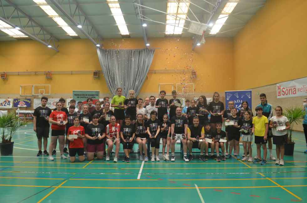 Vencedores del XVIII Torneo Popular de Bádminton 
