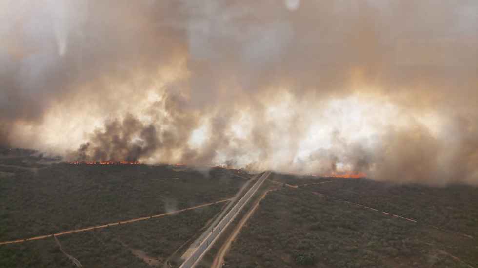 El incendio de sierra de la Culebra corta el AVE