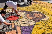 Las alfombras florales regresan a El Burgo