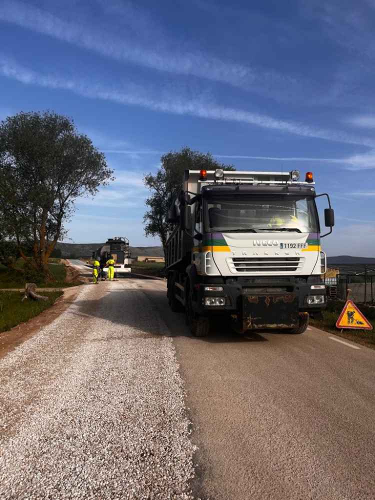 Diputación adjudica mejoras en tres carreteras