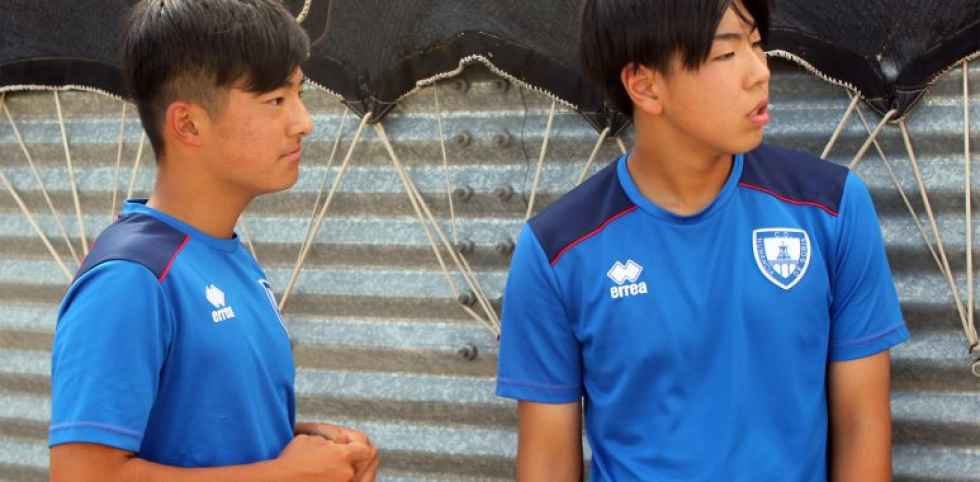 Dos futbolistas japoneses entrenan con cantera numantina