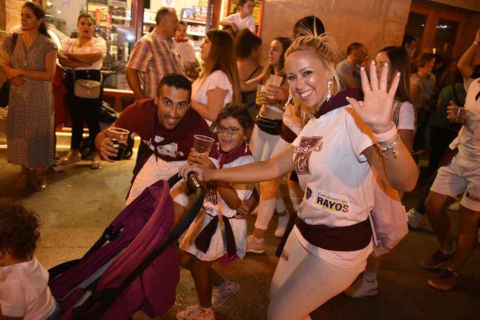 Las peñas ambientan fiestas de El Burgo - fotos