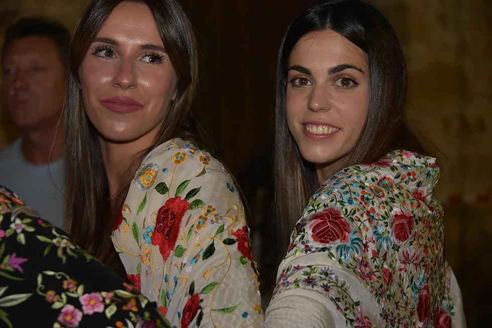 Mantones y capas lucen en El Royo - fotos