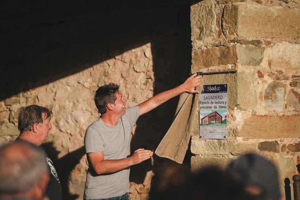 Sarnago dedica su lavadero a biblioteca