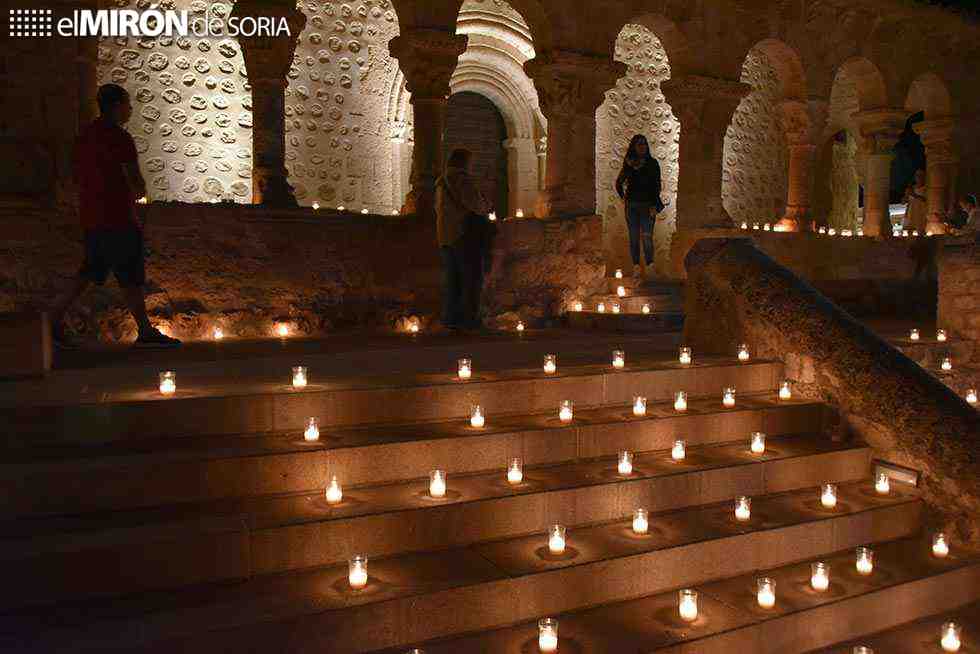 Las velas iluminan la música en San Esteban