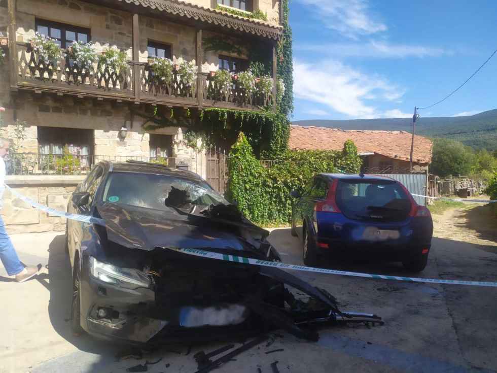 Incendian dos coches en Vinuesa