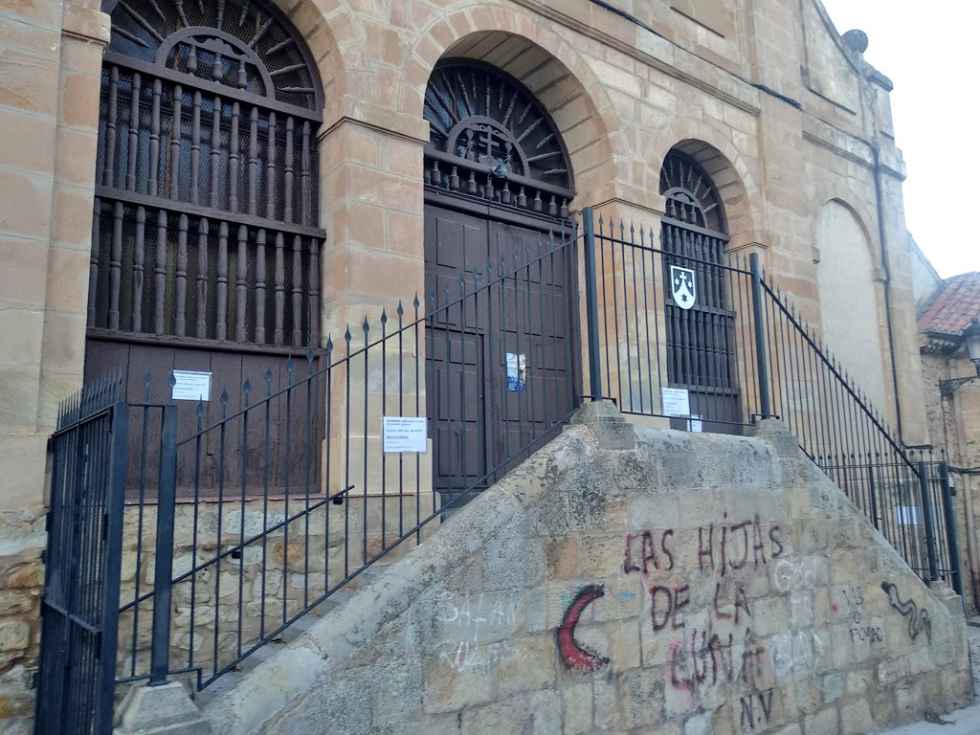 Los graffitis se ceban con iglesia del Carmen