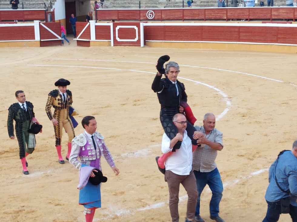 Rubén Sanz, dos orejas y puerta grande