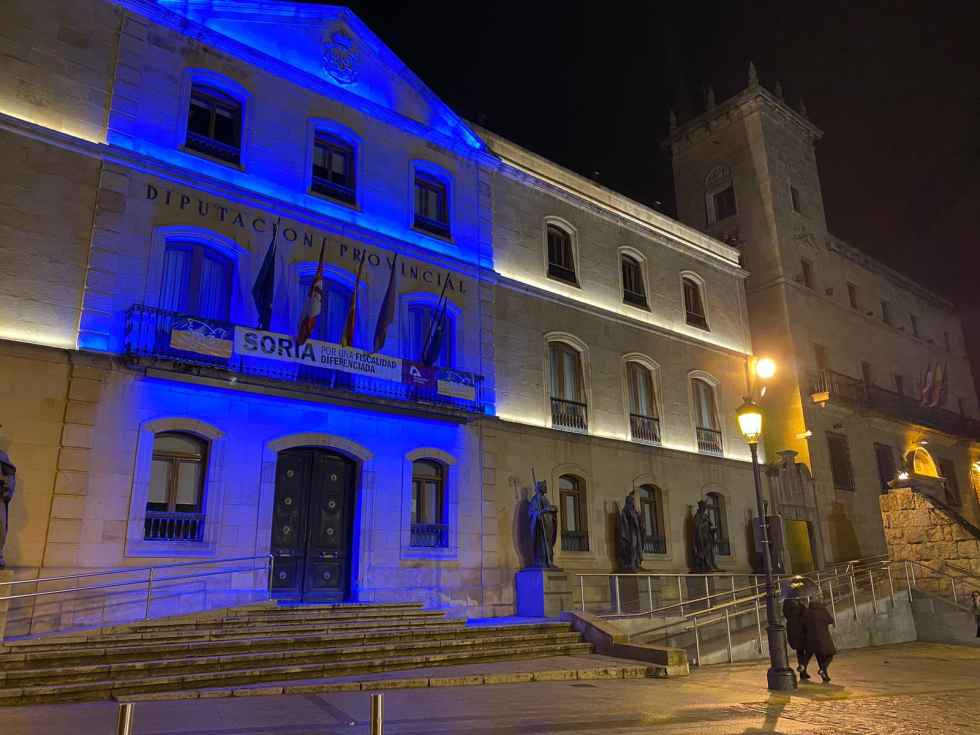 De azul, por el Día Mundial de la Diabetes