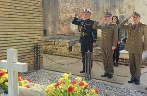 Defensa homenajea a los caídos por la patria