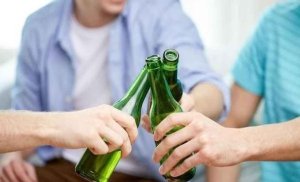 SATSE: "La enfermera escolar es clave para evitar consumo de alcohol"