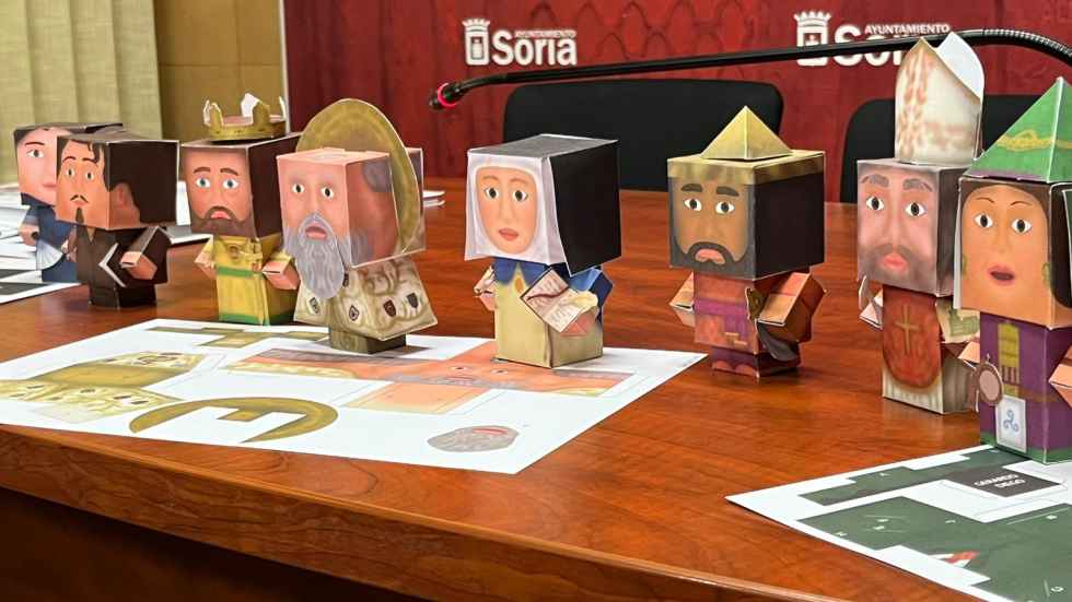 Colección de recortables con personajes de Soria Colección de recortables con personajes de Soria