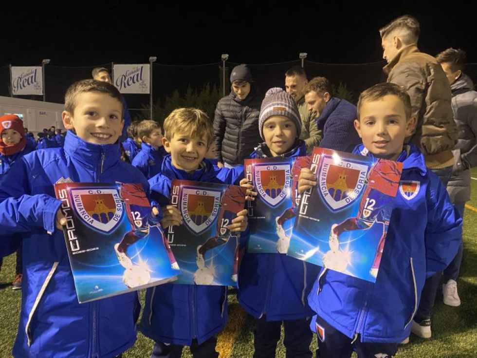 El Numancia presenta su álbum oficial de cromos