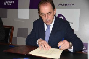 Diputación renueva convenio para ayudas a universitarios