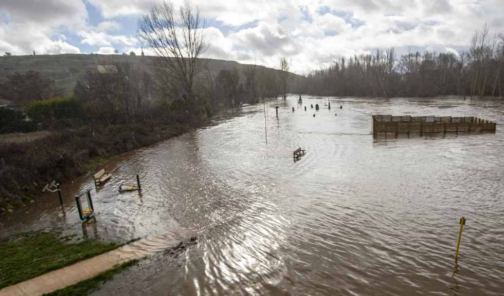 Las lluvías desbordan ríos en cuenca del Duero