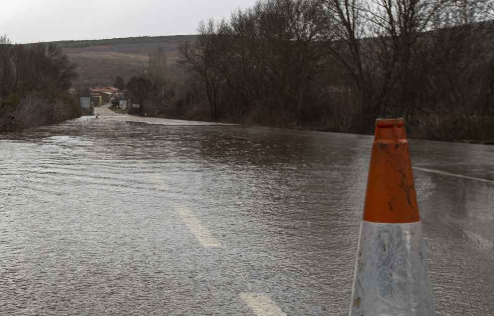 Las lluvías desbordan ríos en cuenca del Duero