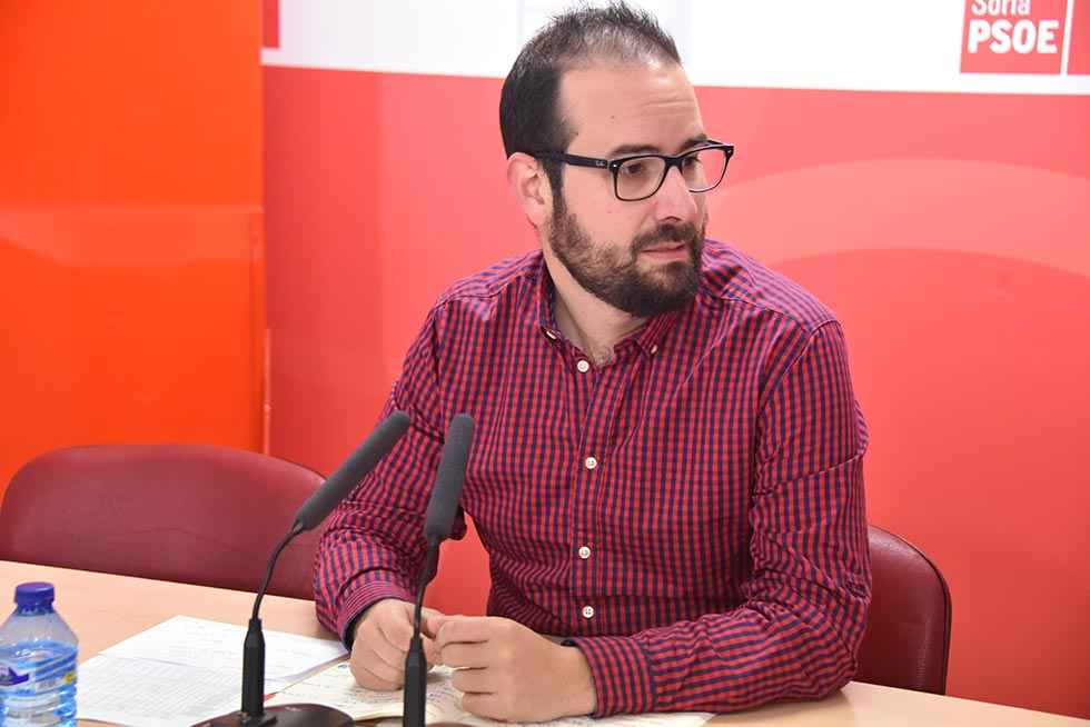 Hernández pide a Gallardo que se marche de Comunidad