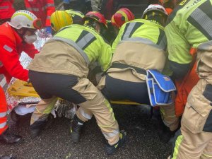 Los bomberos rescatan a menor de un pozo