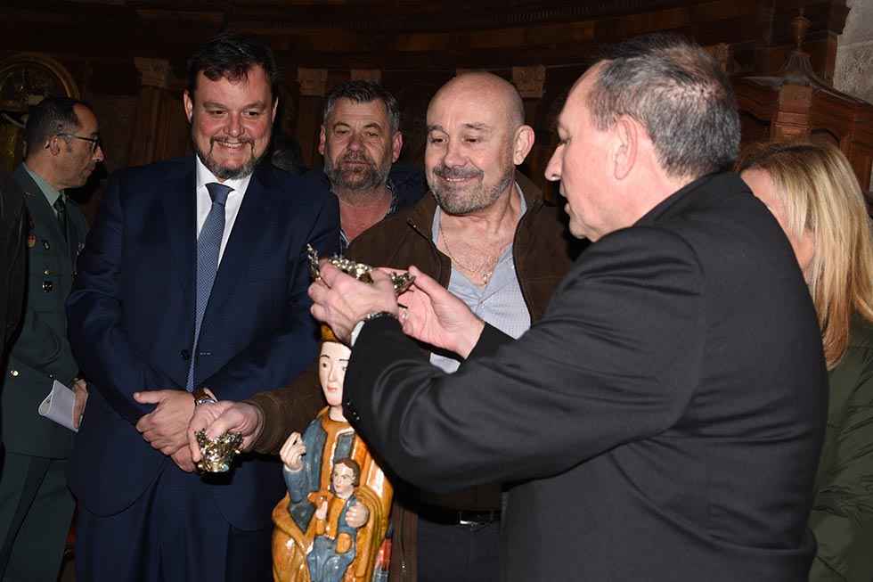 Restituidas las coronas de la Virgen de la Blanca