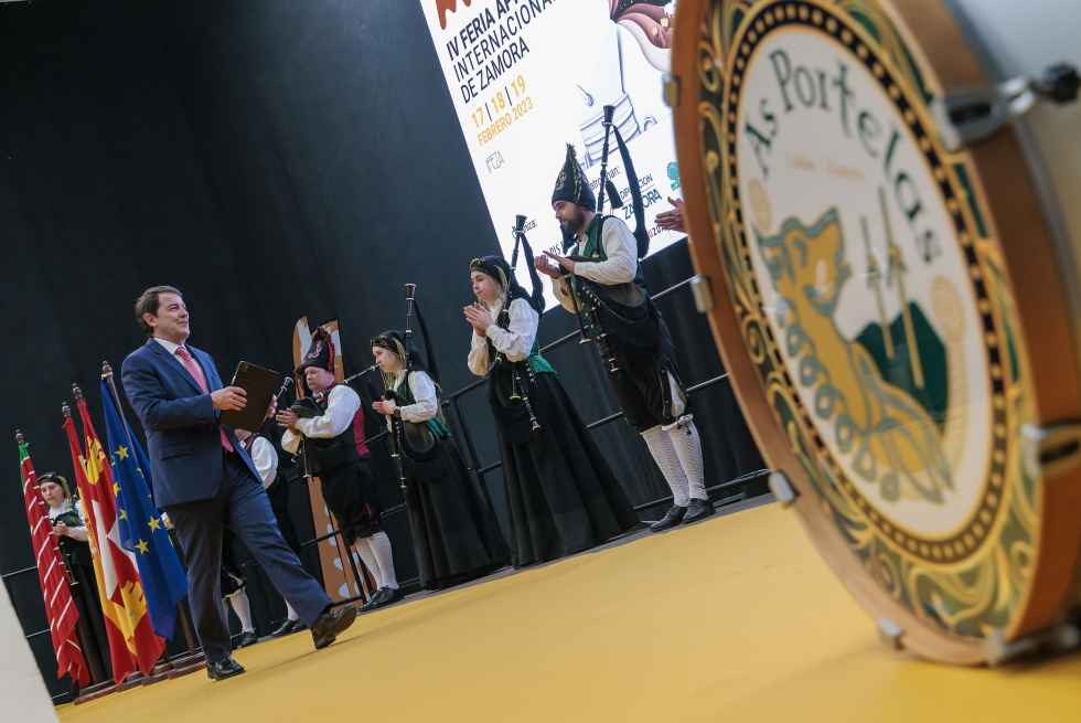 Mañueco defiende la miel de la Comunidad