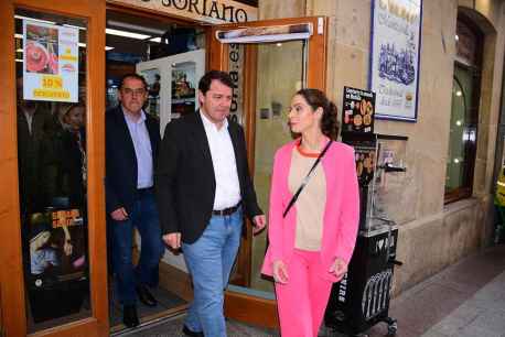 Mañueco anima a marcar la puerta de salida a Sánchez