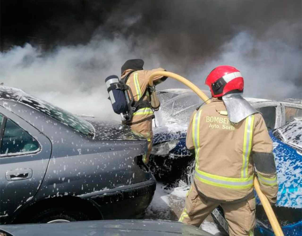 El incendio en desgüace calcina 400 vehículos