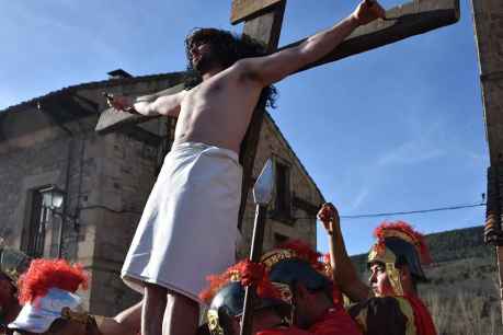 Molinos de Duero recupera su Vía Crucis viviente