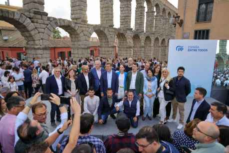 Feijóo y Mañueco arropan a candidatura popular