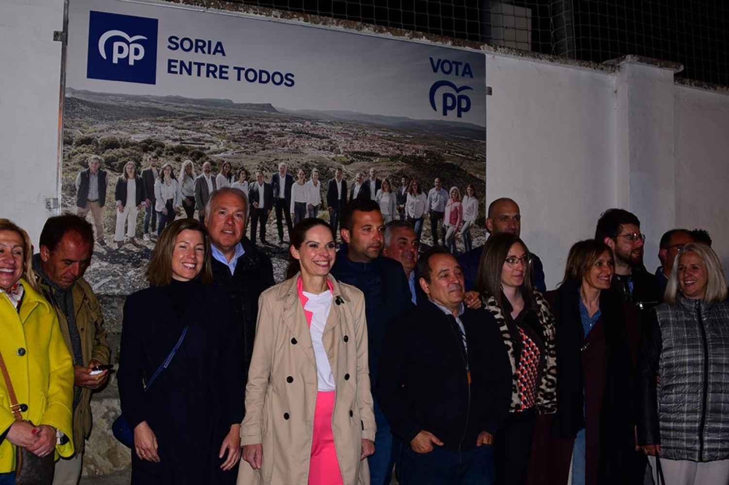 28-M: pegada de carteles en Soria - fotos