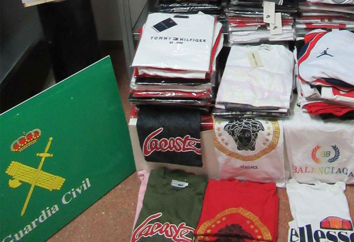 Detenido por venta de ropa falsificada en un mercadillo 