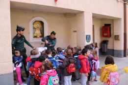 Los escolares del CEIP Fuente del Rey visitan la Guardia Civil