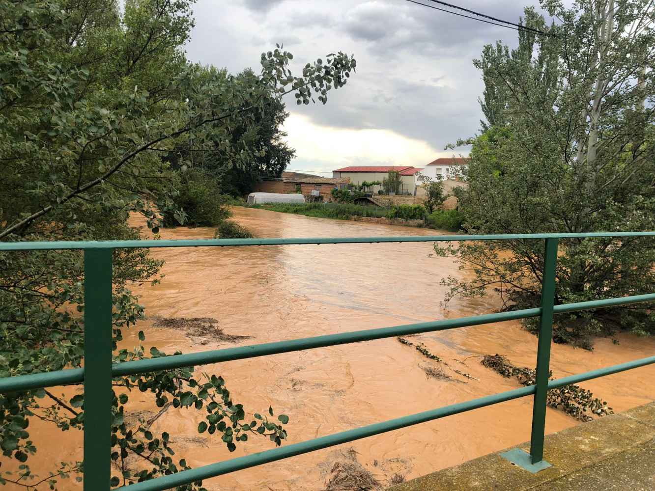 Una copiosa tormenta provoca daños en las Vicarías