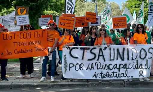 Funeral ficticio para denunciar pérdida de derechos