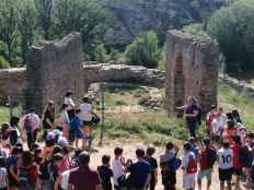 Visita guiada a muralla de niños de presupuestos infantiles