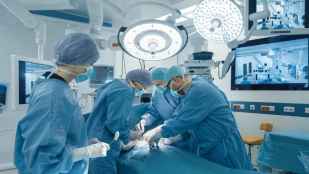 La lista de espera quirúrgica se reduce en 26 días
