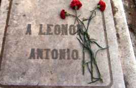 Flores para Leonor en el 111 aniversario de su muerte