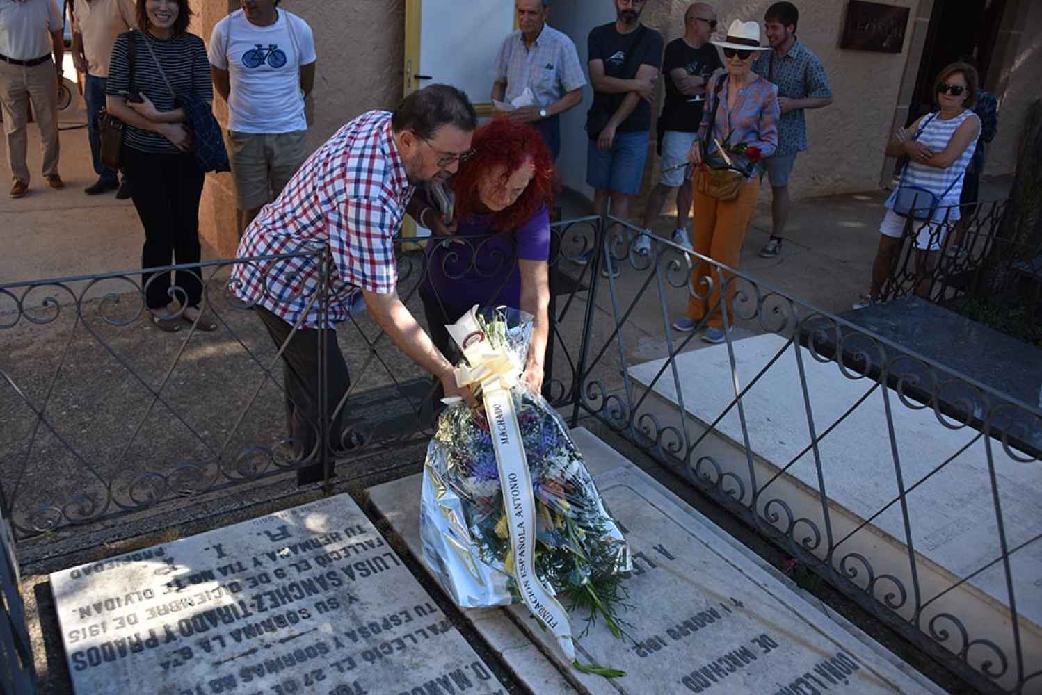 Flores y poemas para Leonor Izquierdo - fotos